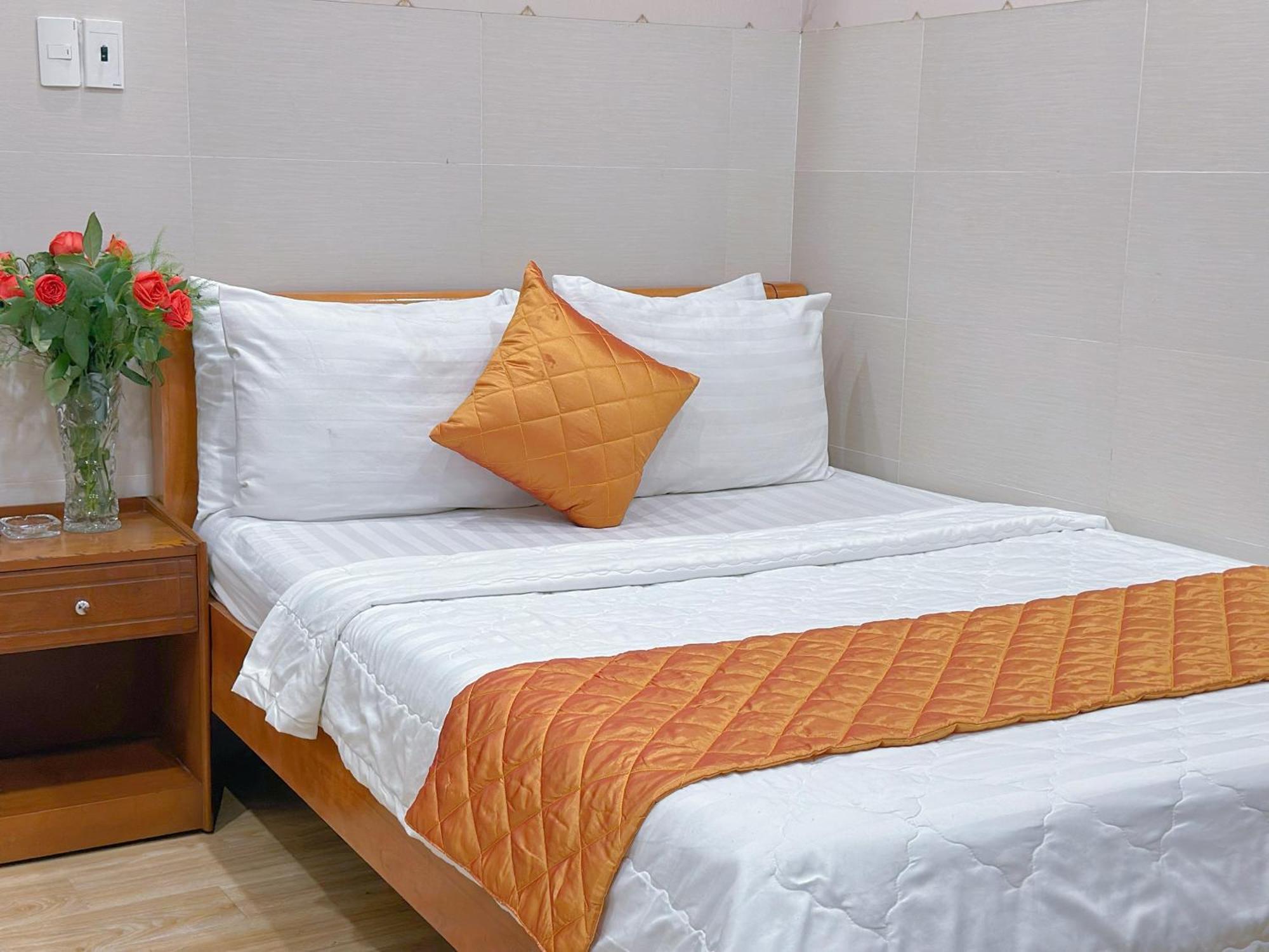 Gia Bao 2 Khách sạn tình yêu *