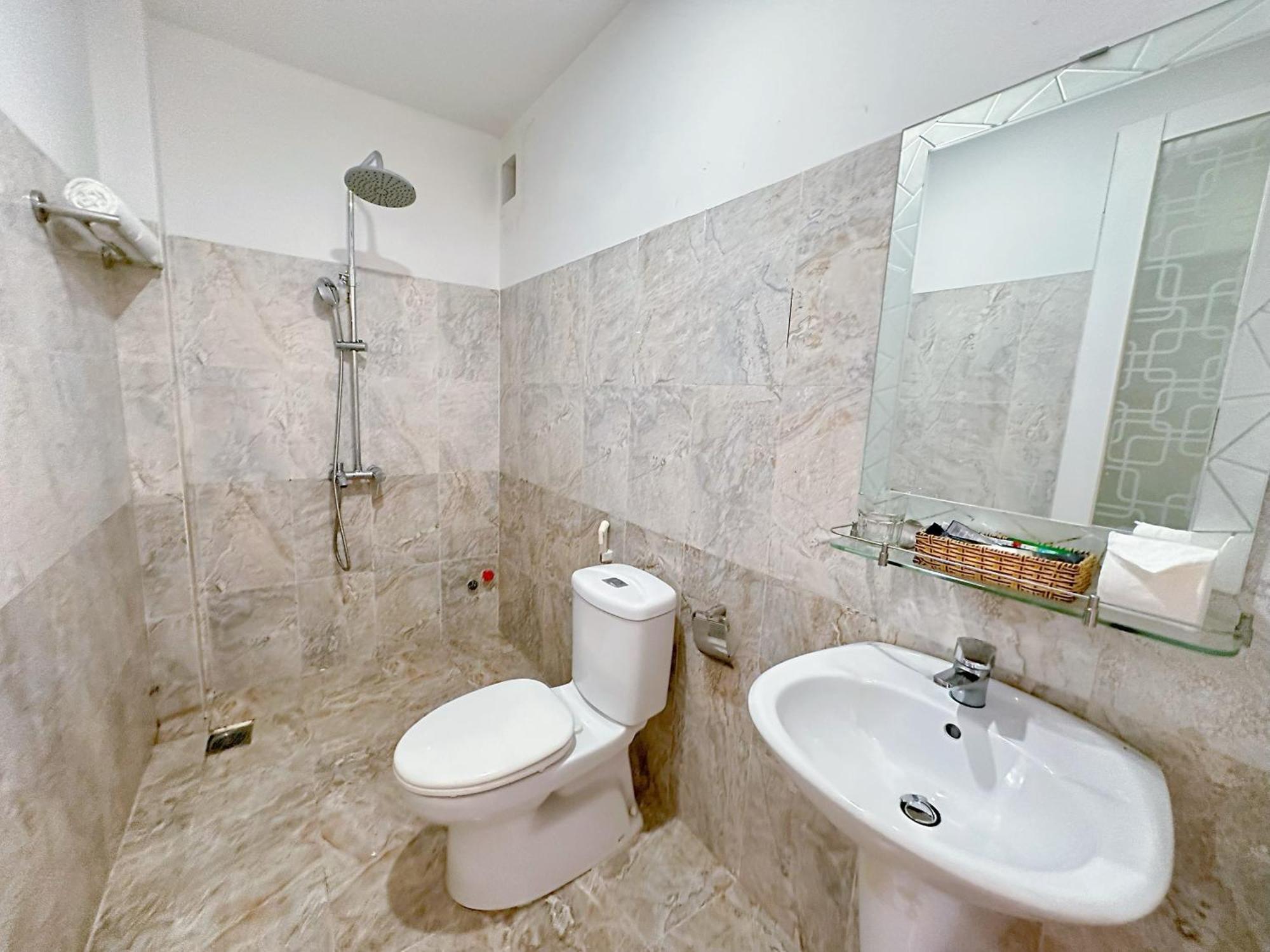 Gia Bao 2 Khách sạn tình yêu *
